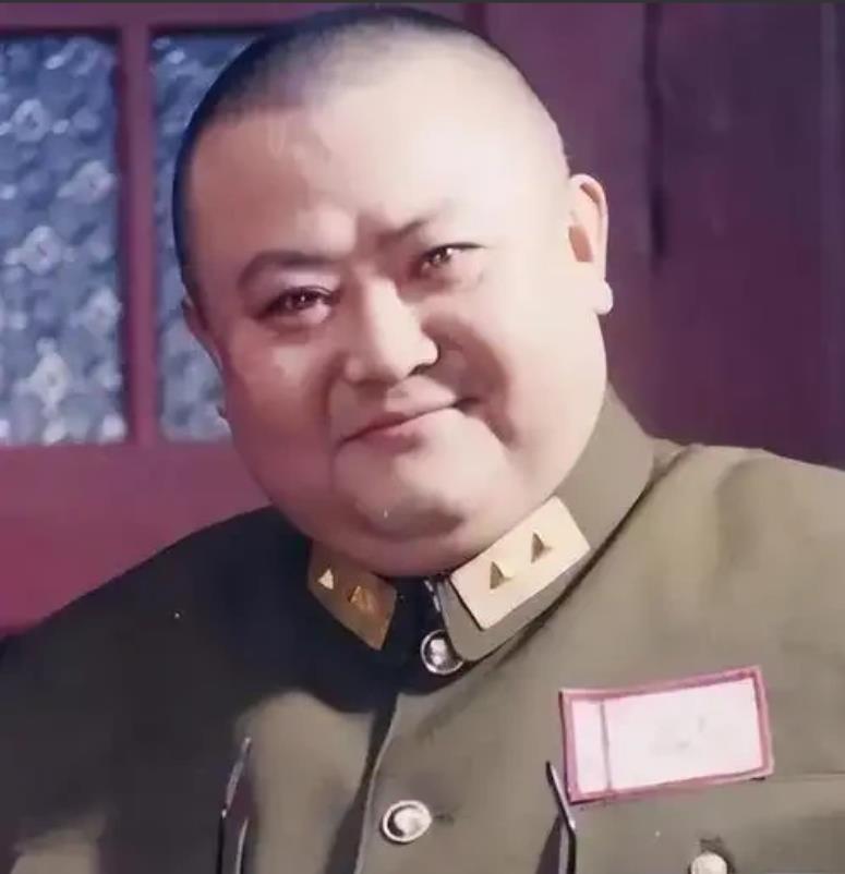 1948年10月，蒋介石让给淞沪警备司令宣铁吾发去密电，让将范绍增抓捕押往南京，