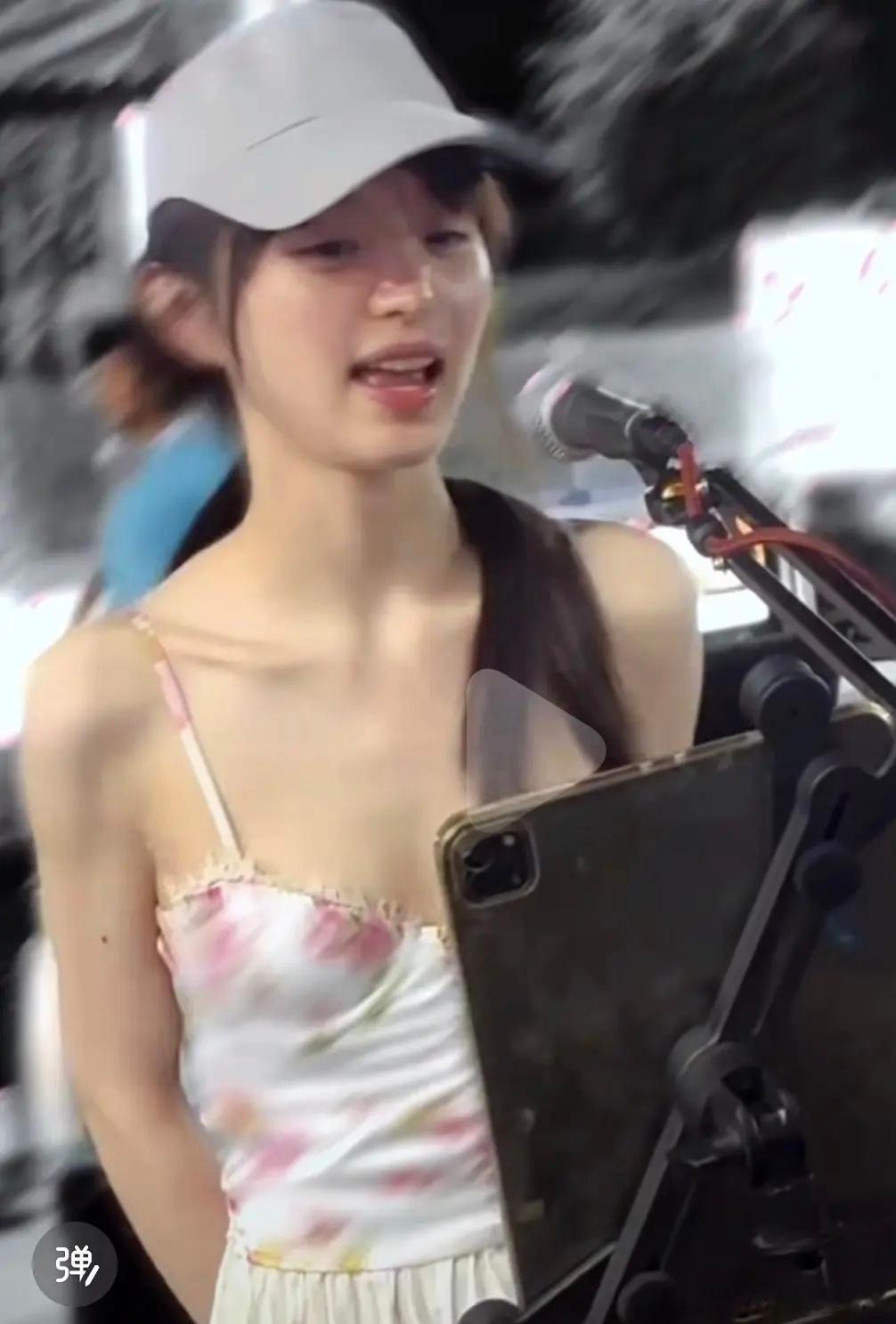 田曦薇的身材很好，但是怎么不同的照片不一样
