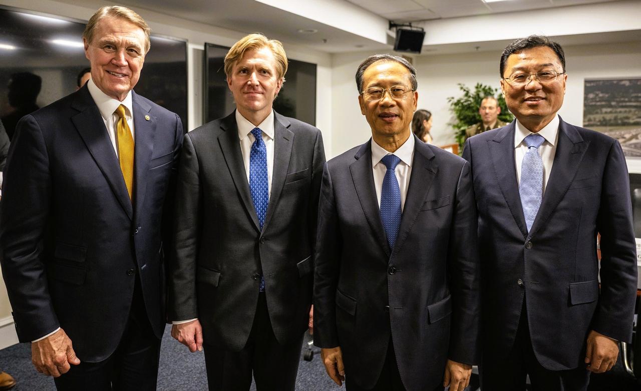 7月24号，美国战争部的副部长科尔比在他的个人社交媒体上发布了与马副外长会见的照