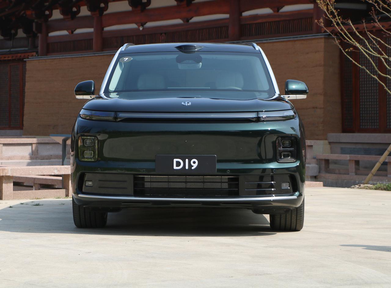 零跑D19试驾完了，一句话总结驾驶感受：那就是很有欧洲车的感觉。我问了D19