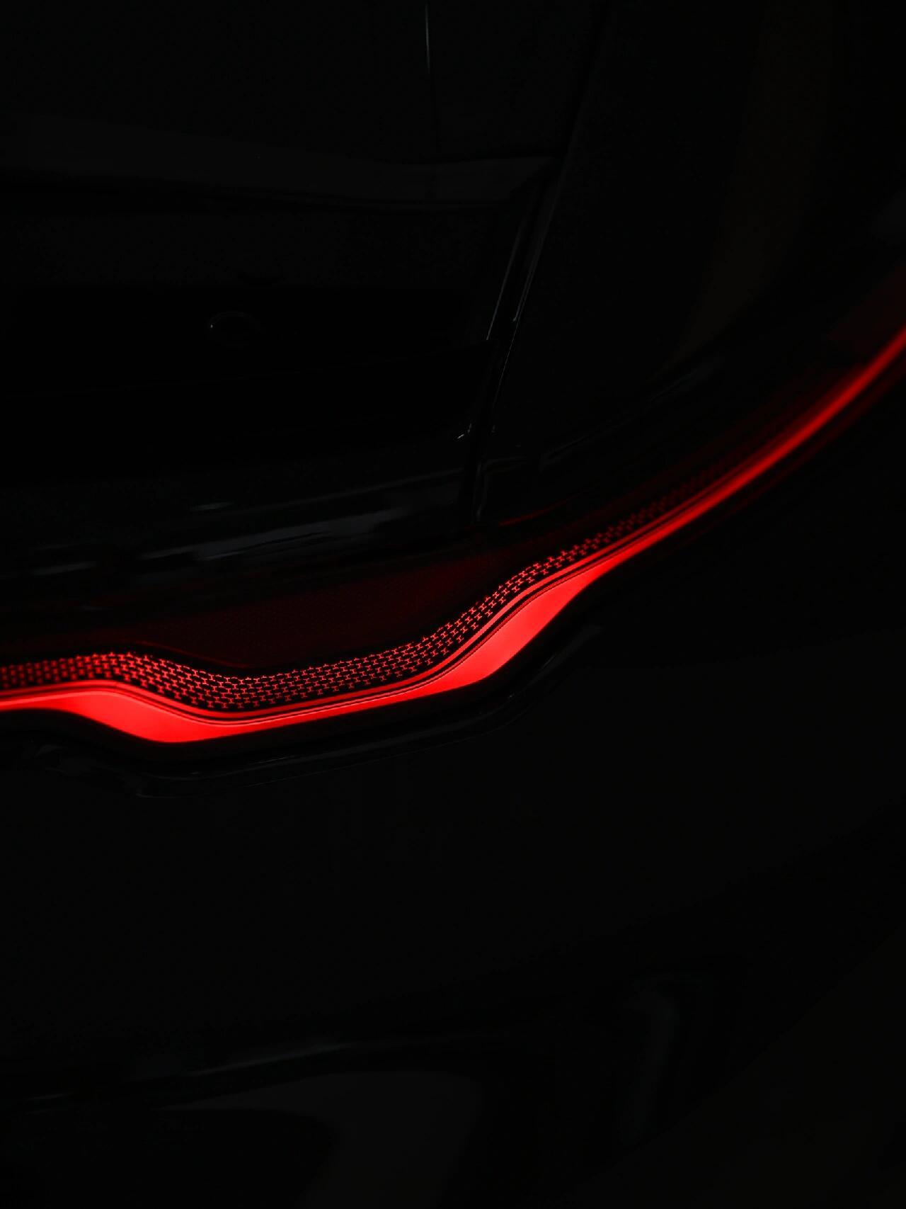 捷豹这个尾灯真的验证了，好的设计只需要一根足够辨识度的线条