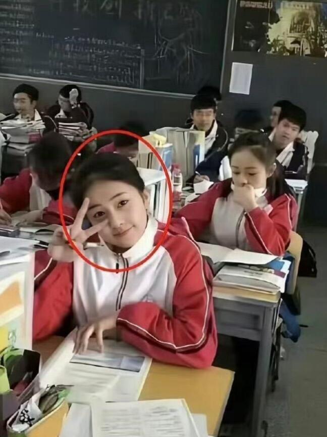 白鹿高中长这样？演员真的很吃天赋哈哈哈哈哈哈好看的容颜极强的共情力会来事