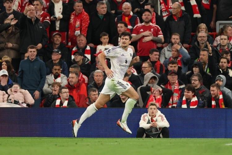 【曼联官方：马奎尔随队合练，约罗、库尼亚未参加】曼联官方更新俱乐