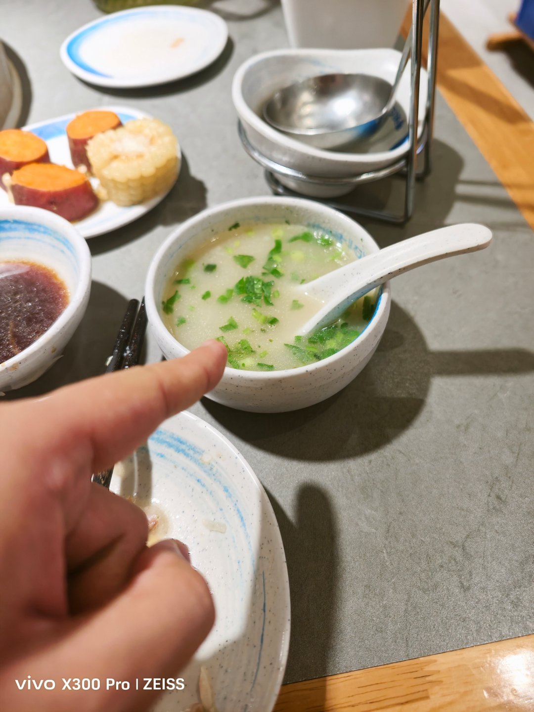 蒸汽鱼锅又来吃了，前面喝了两碗鱼汤喝饱了鱼肉都吃不下了？鲨鱼的日常生活
