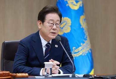 李在明总统“挪用京畿道公务卡”案审理也被中止李在明总统涉嫌“京畿道公务卡私用