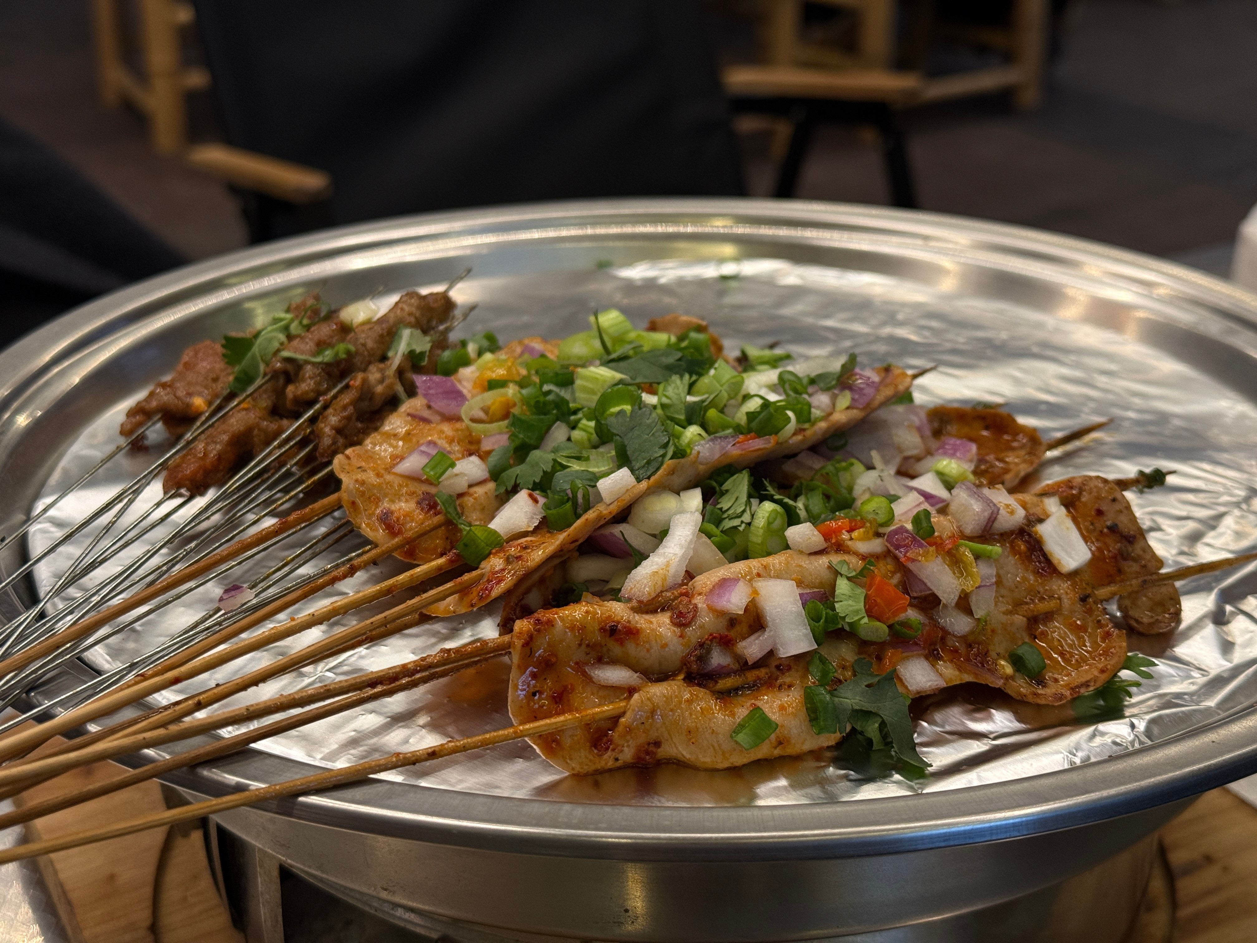 今天直接进入宵夜，不吃晚饭了成都烧烤真的好吃，北方朋友一定试试，不一样的口感成都