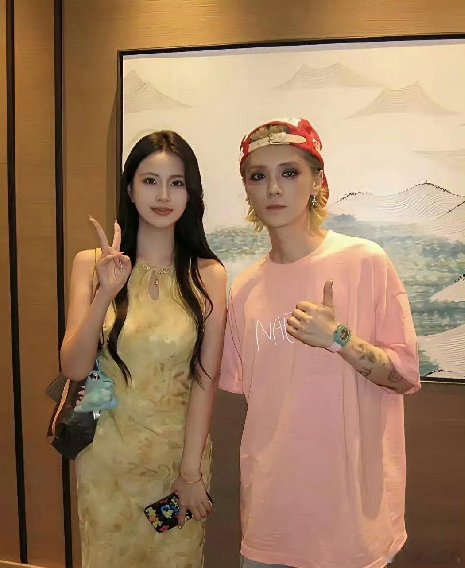 鹿晗怎么这么瘦感觉都营养不良了