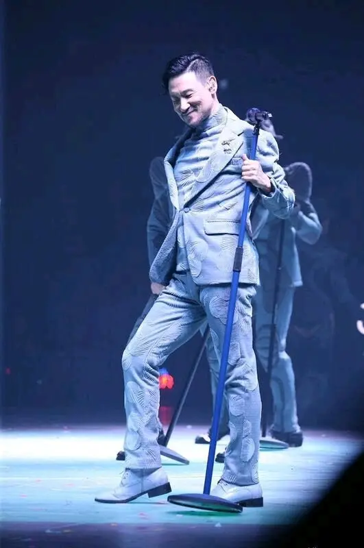 张学友开演唱会的频率比其余三位都高，黎明处于半退休、郭富城是在做投资、刘德华已经是老艺术家了，电影协