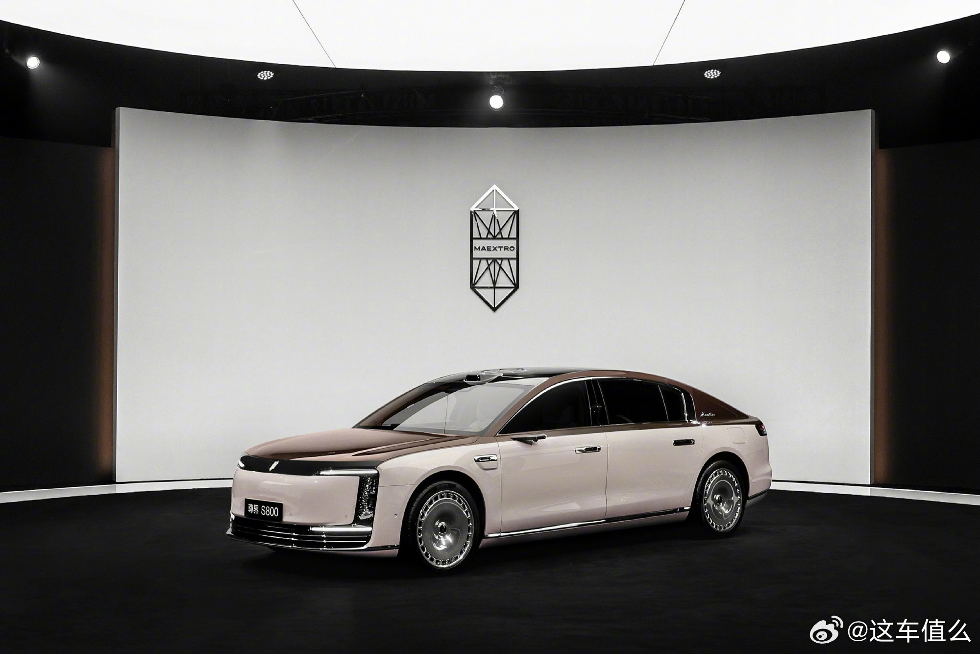 尊界S800尊嘟够豪吗？鸿蒙智行首款百万豪车，尊界S800于今晚上市，售价70.