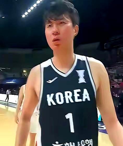 热身赛打顺了，最容易把人哄得心里发热。中国男篮刚把带着两名NBA球员的喀麦隆赢