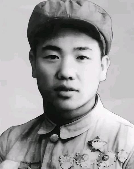 1950年，志愿军排长郭忠田私自放行了美军50多辆坦克，却带领全排以0215的战