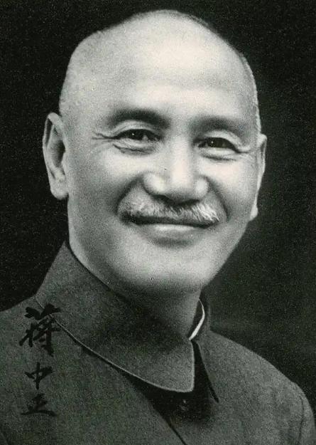 1935年，贵州省主席王家烈专程到机场送别张学良，他从没坐过飞机，便欣然答应张学