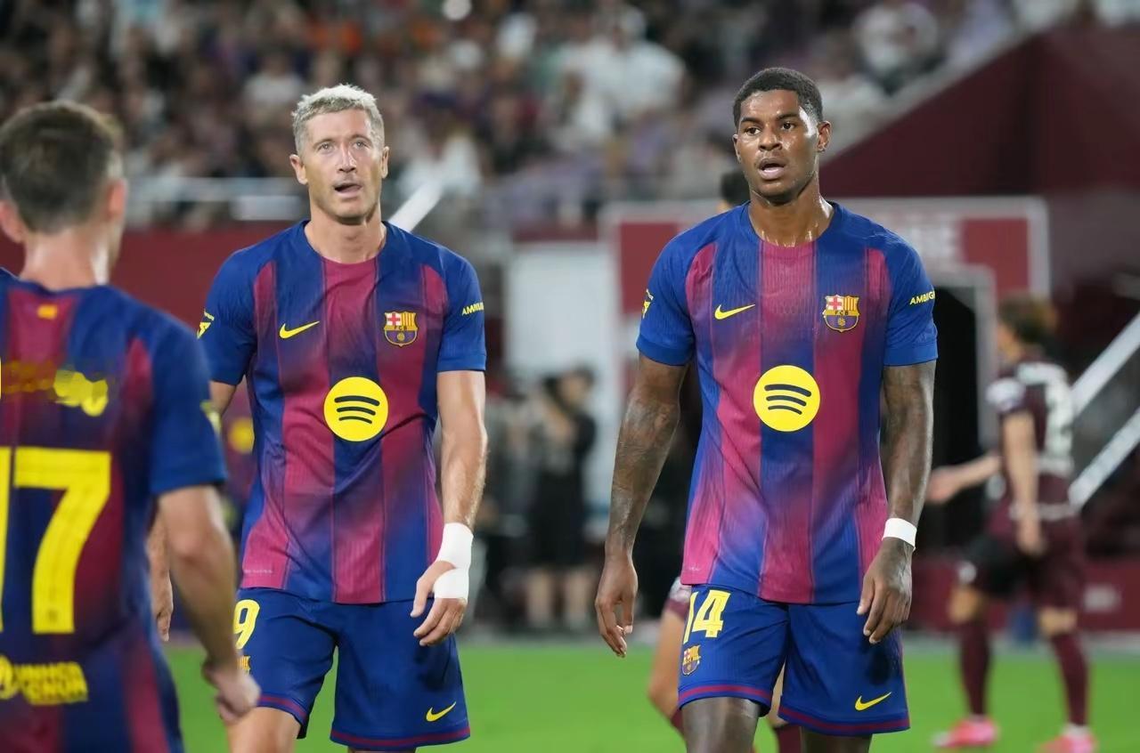 三位巴萨球员的合同将在今年六月到期了，他们的命运各不相同。莱万是最不能确定的了。