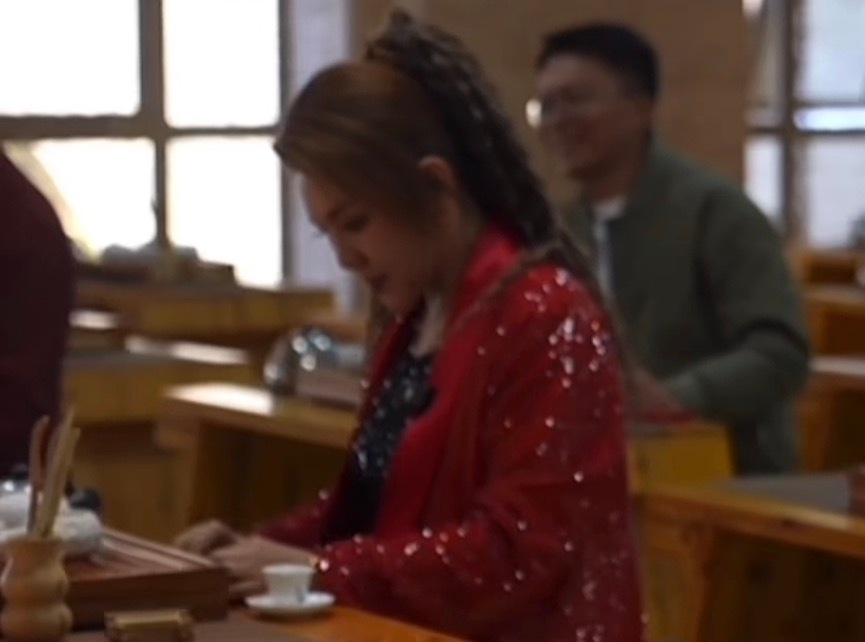 我和小图雅的共同点是都爱玩手机