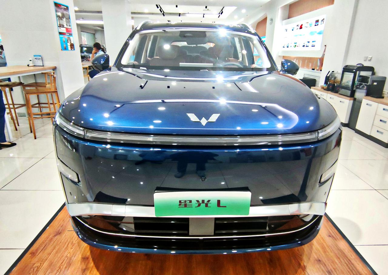 人民的大六座《星光L》上汽通用五菱旗下，全新星光L开启预售，定位10-1