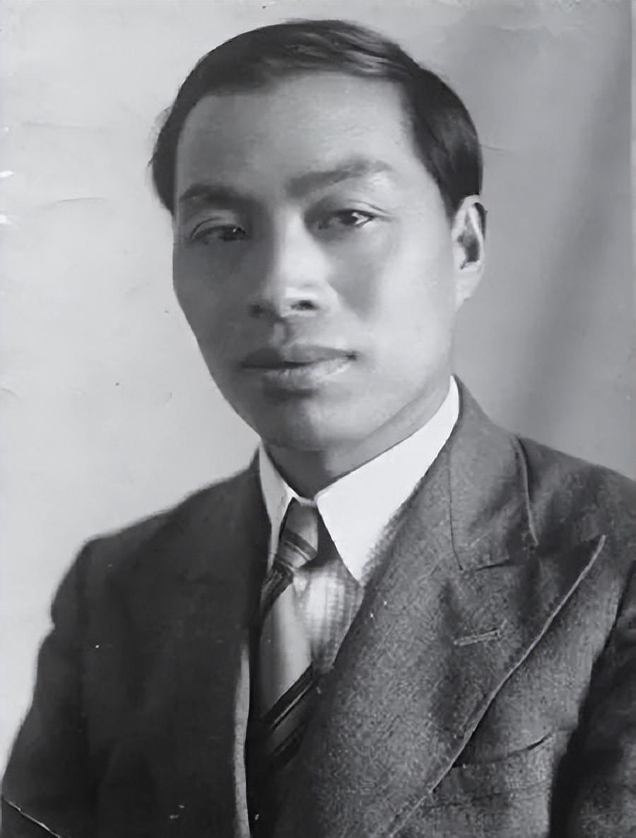 1955年授衔晚宴，彭德怀向一位中将敬酒：你两个金豆的含量不一般“徐副部长，