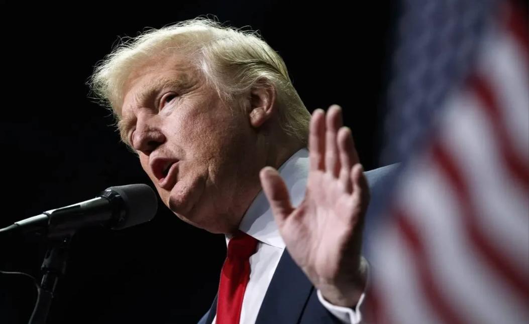 特朗普威胁要对中国加50%关税，中国外交部没废话，转手把111亿美元对台军售的账