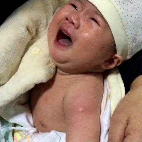 因婴儿出生时, 医院的疏忽, 健康宝宝不能上幼儿园