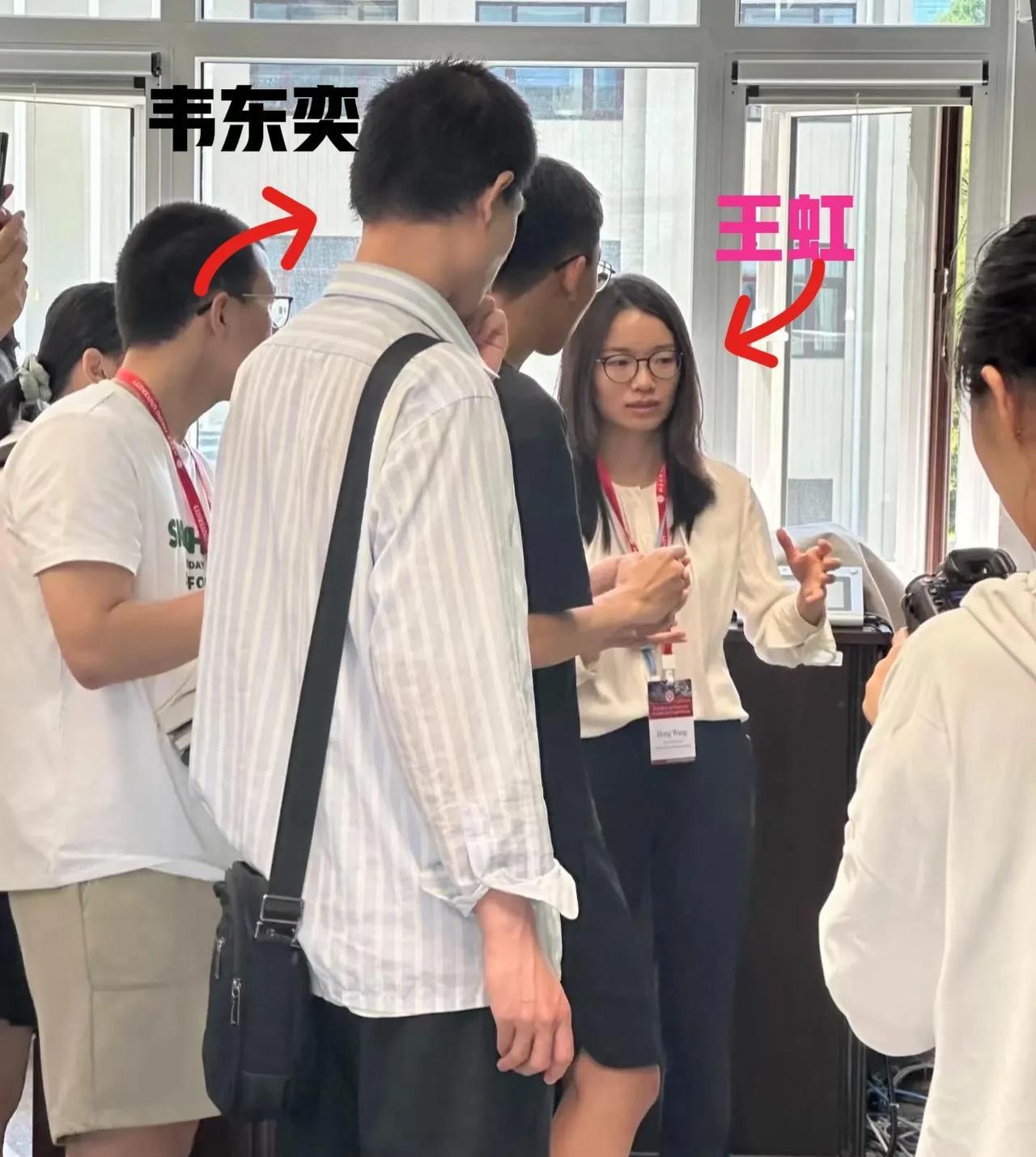 大家发现了吗？比韦神韦东奕更牛的人出现了！她可不是普通人，就连韦东奕都坐第一