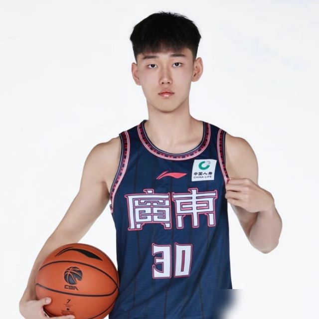 太可惜了，李文昊官宣离队，李奕臻官宣离开，广东宏远两位高大后卫先后走出俱乐部大门，曾经的天赋异禀变成