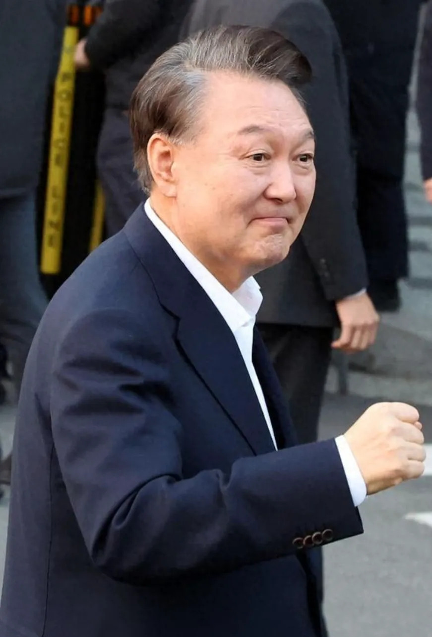 李在明是否会突然心软，决定赦免尹锡悦？从目前的形势来看，这种可能性非常低。主要