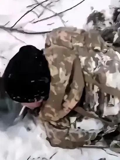 能够在生命的最后时刻得到自己喜欢的东西，这名乌军士兵还是很可以的。由于这名乌军士