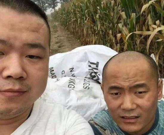 有一次，主持人问身价上亿的岳云鹏：“你给5个姐姐都买了房子，为什么弟弟还在家里种