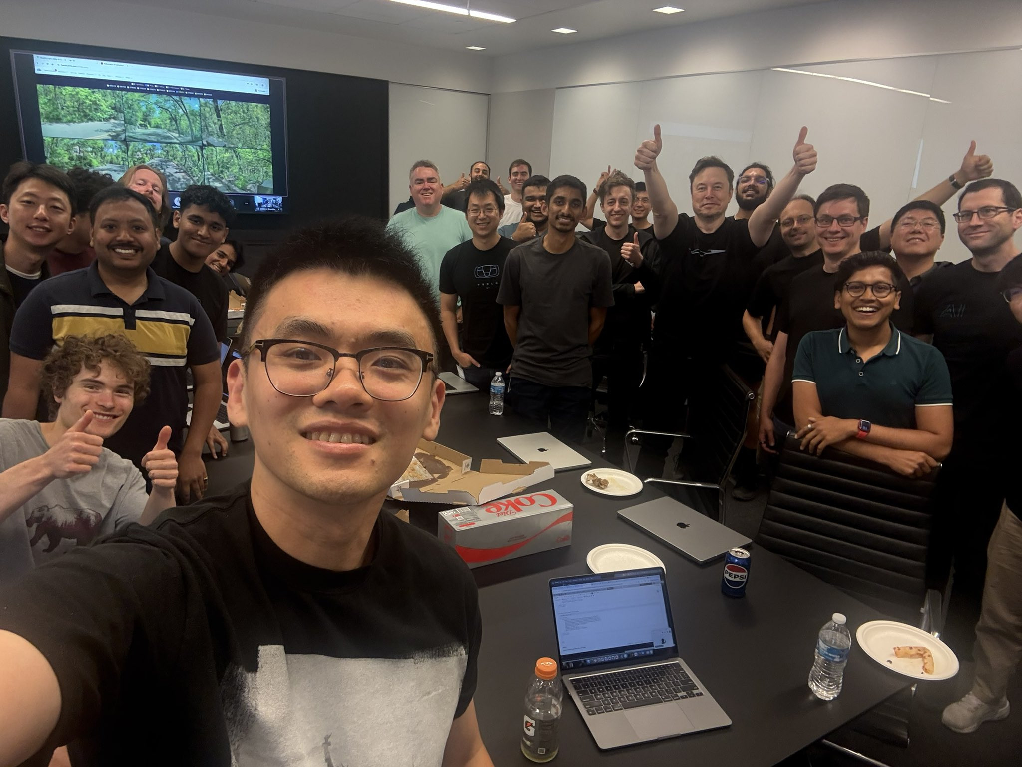 段鹏飞，特斯拉FSD的主任工程师。Principalengineer这个