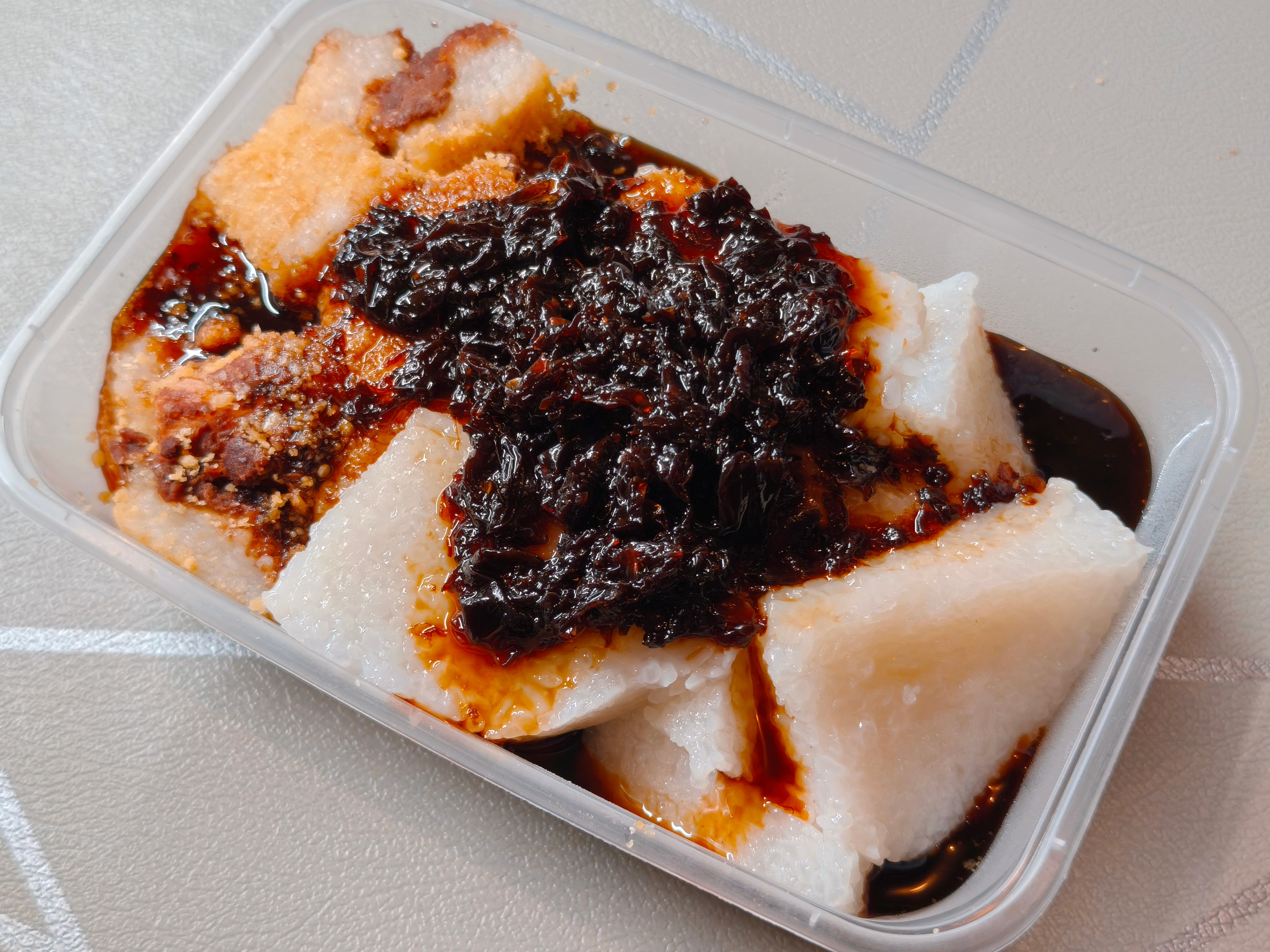 洗完澡吃完饭咋又饿了，不得不吃点凉糕了，蘸着蜂蜜红糖可好吃了​​​
