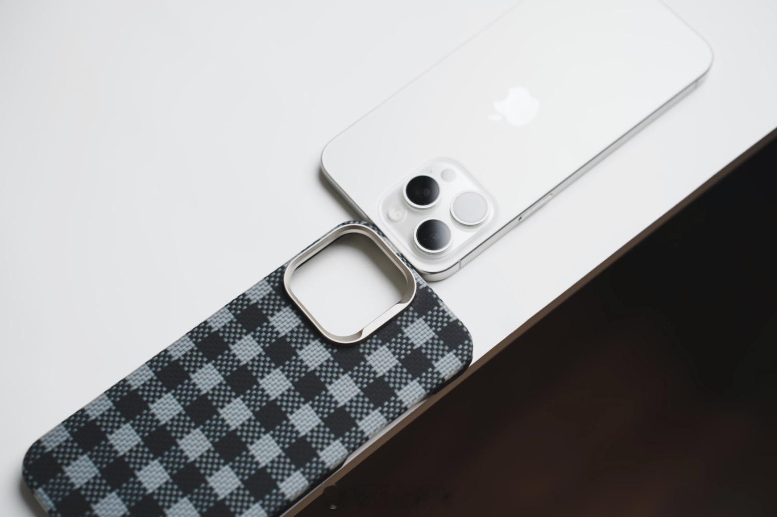 属实是把官方授权的凯夫拉玩出了花样来！最近又给我的iPhone捯饬了一套新配件[