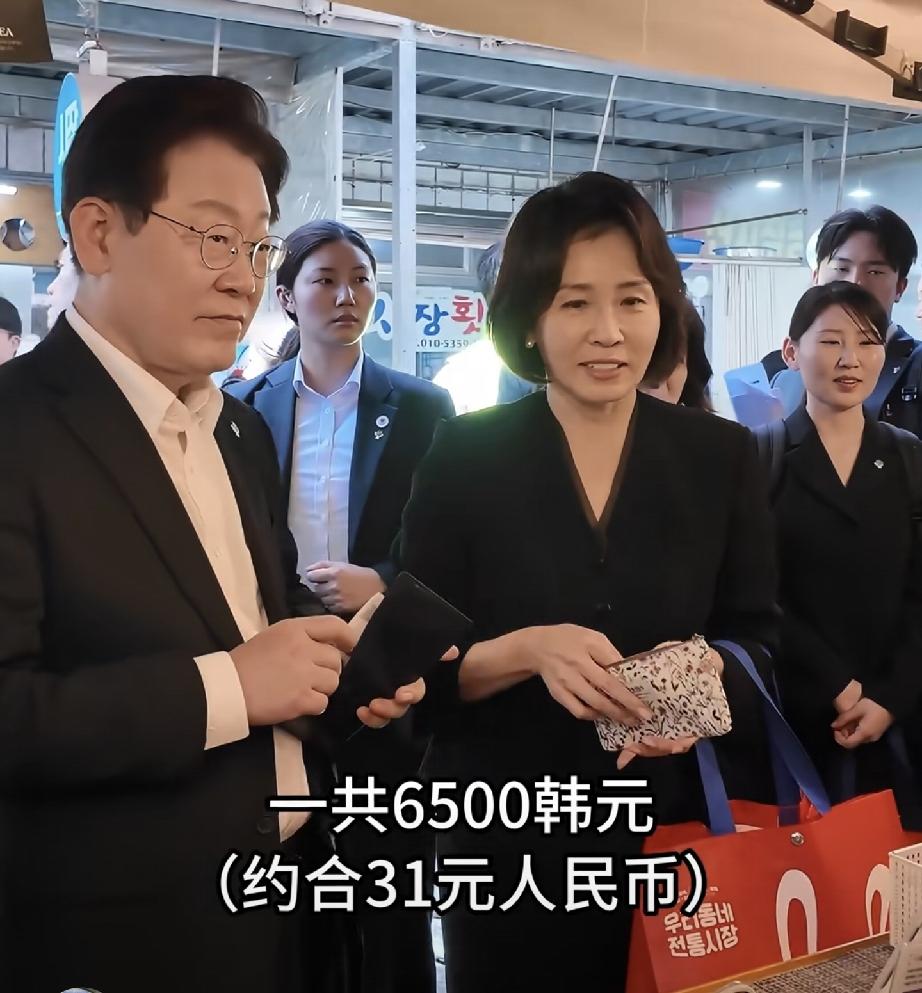 2026年6月6日，李在明夫妇逛首尔传统市场。小摊买两杯咖啡要31元人民币，第一