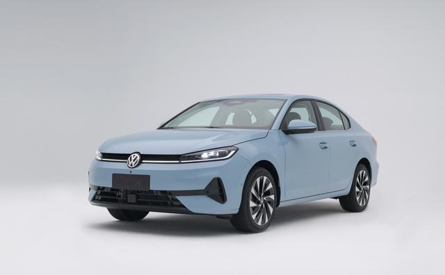 刚刷到全新速腾S亮相的消息，第一反应就是大众终于给速腾家族补了个入门款，算是把1