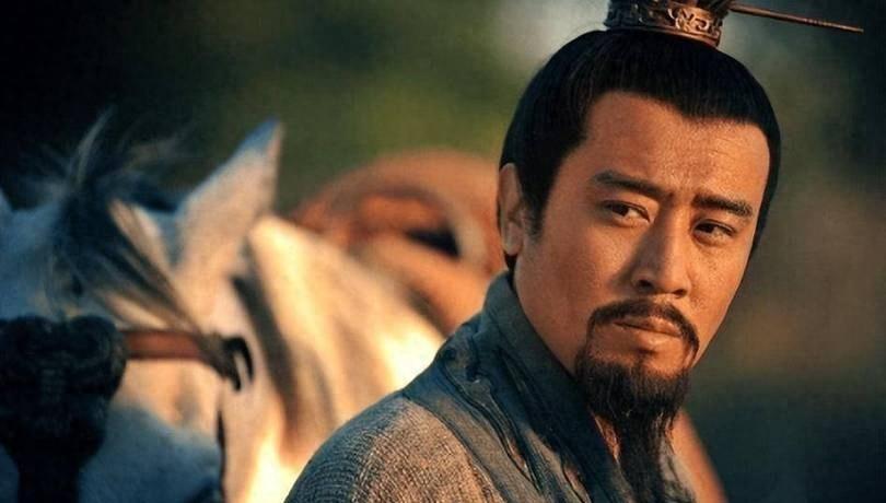 刘备三顾茅庐请出诸葛亮，人生决策却错过了比诸葛亮还厉害的高人是谁？公元189年