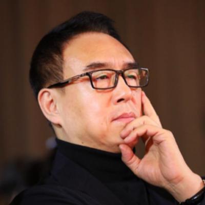2006年，47岁的春晚导演郎昆趁32岁妻子马艳丽出国，出轨24岁舞蹈家刘岩，妻