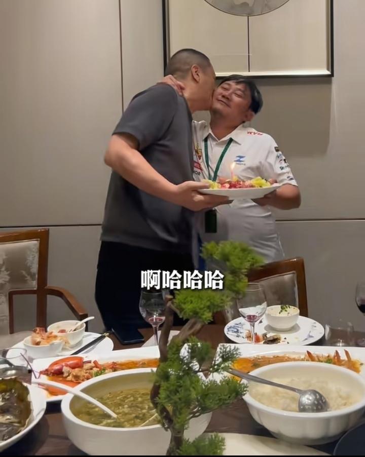 生日宴当众索吻！李亚鹏这友情看呆众人