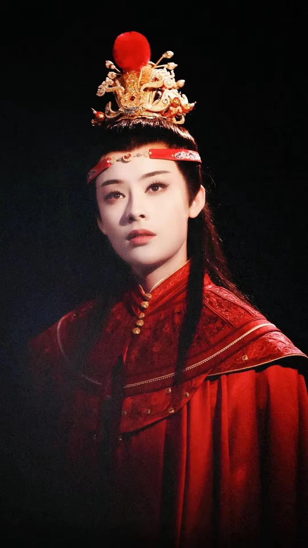 好些网友担心陈丽君就此塌房。根本不可能，多虑了。就算她把《红楼梦》说成是吴承恩写