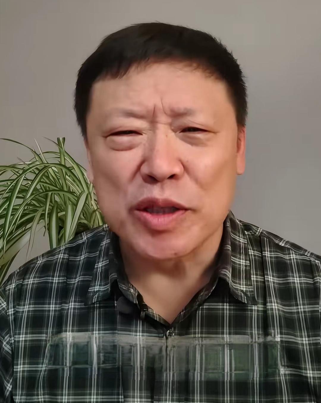 胡锡进怒批某西兰。4月17日，胡锡进发文说，新西兰人口少，跟我们距离9000多