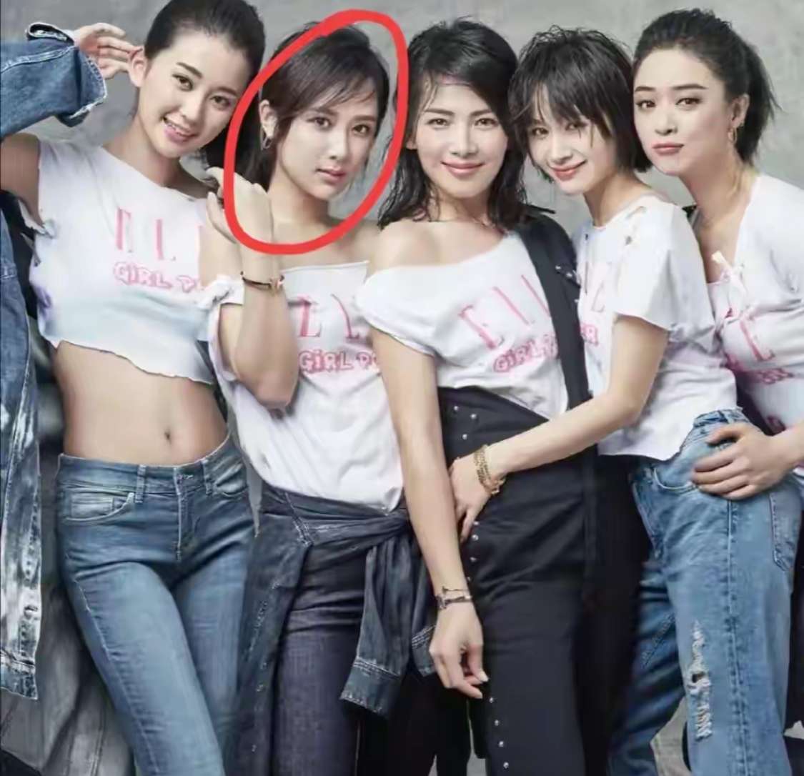 这个美女演员叫什么名字啊？看着比旁边的刘涛还要有气质！