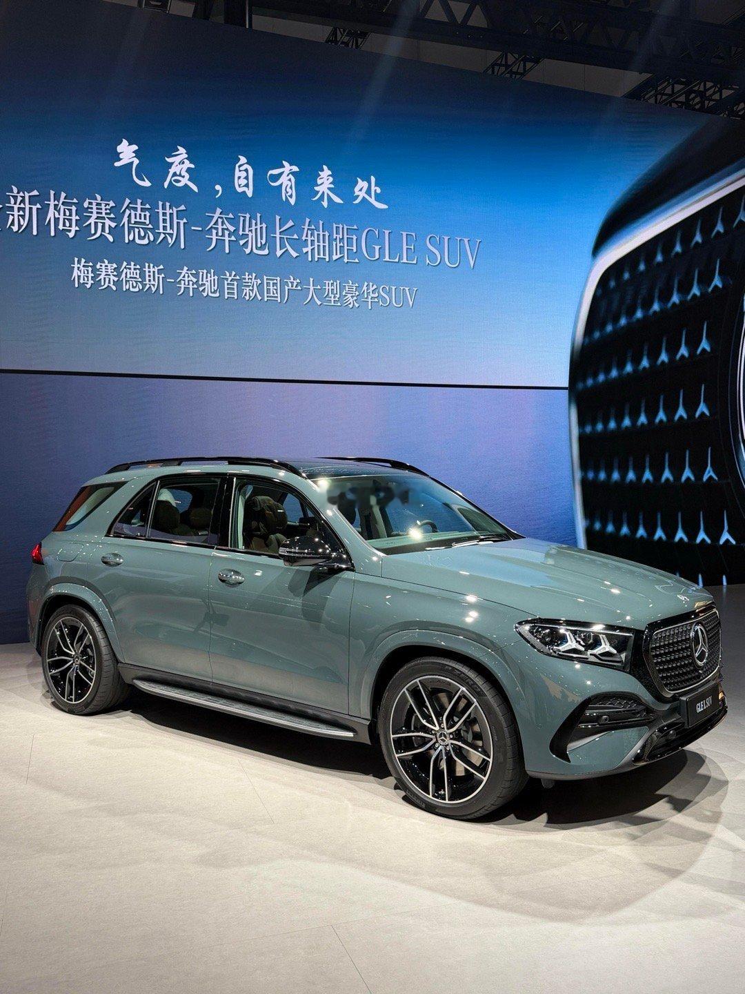 来看国产长轴距奔驰GLE实车，起售价59.98万新的前脸设计，车机终于升级了可以听懂大家的连续语音控