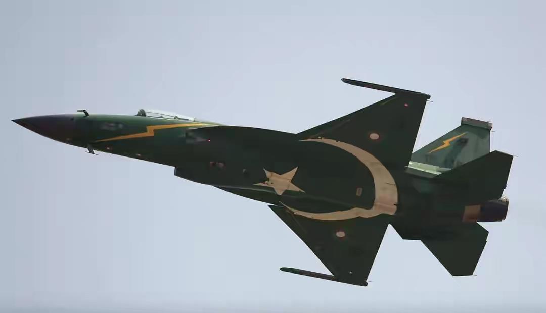 中巴合作研制的枭龙战斗机热销，巴基斯坦供不应求，会交给中国再生产吗？目前，枭龙
