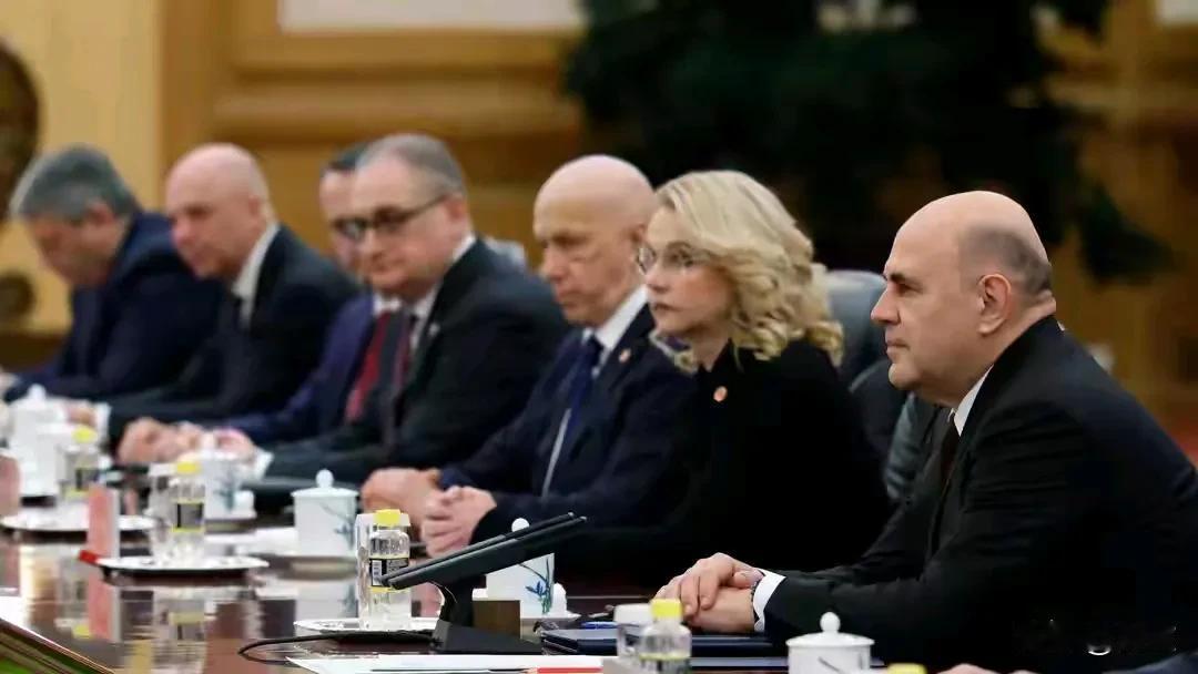 国际局势“风高浪急”.中俄连续签署15项协议最近，中俄两国可谓是“热闹非凡”