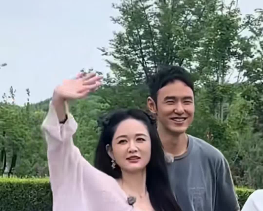 陈乔恩真的抗不住岁月啦，眼皮耷拉、嘴角没力气，法令纹也藏不住了。不管曾经多甜