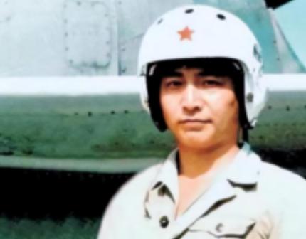 南海撞机王伟成功跳伞，为啥10万人都找不到他？直到20多年后才懂。 2001