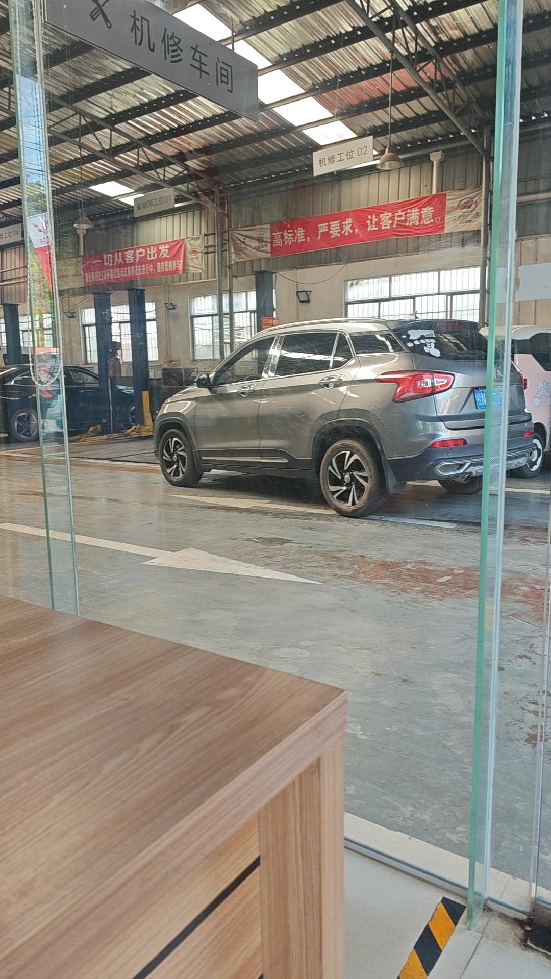 2017年购买的宝骏510，最近开起来发现异响，开去4s店检查，发现右后轮减震异