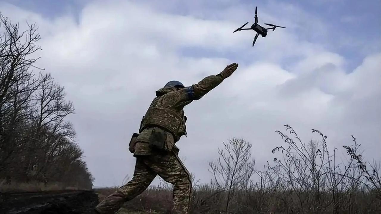暗夜突袭前传！乌军如何锁定俄军最高机密无人机基地，布下天罗地网？3月2日深夜