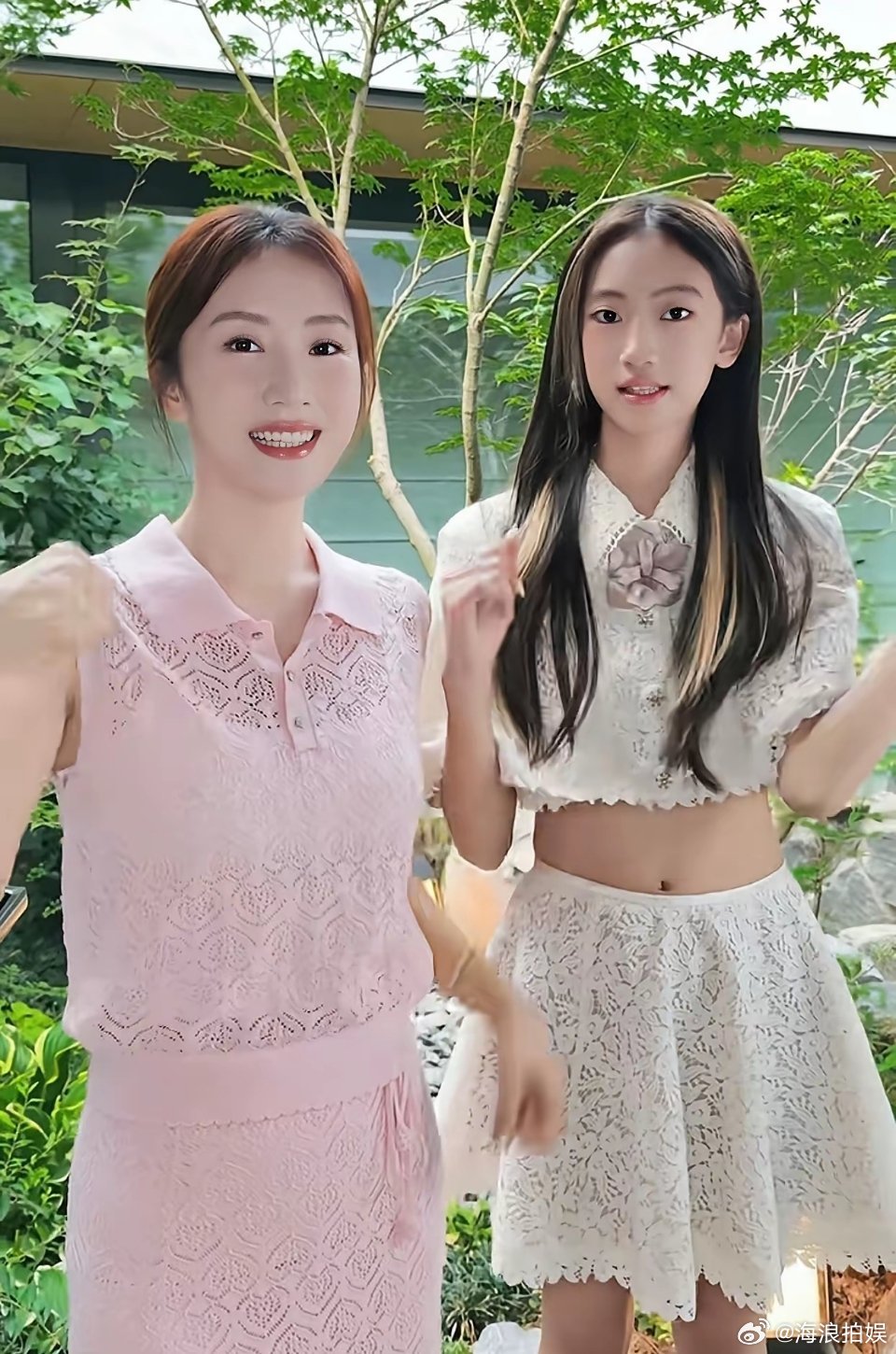 果然妈妈的美貌不是那么好遗传的。​一转眼，李念的女儿比妈妈还高了。​24岁时，李念凭《蜗居》海藻这个