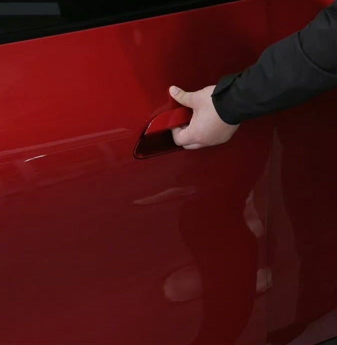 新一代SU7车门可电动也可机械小米新一代SU7提前适配新规，机械拉手再加上多重电