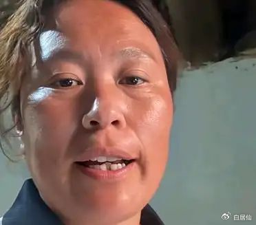 没文化确实可怕，特别是在这个时代这个叫丁丁的主播，一家五口都生活在菏泽的农村。这
