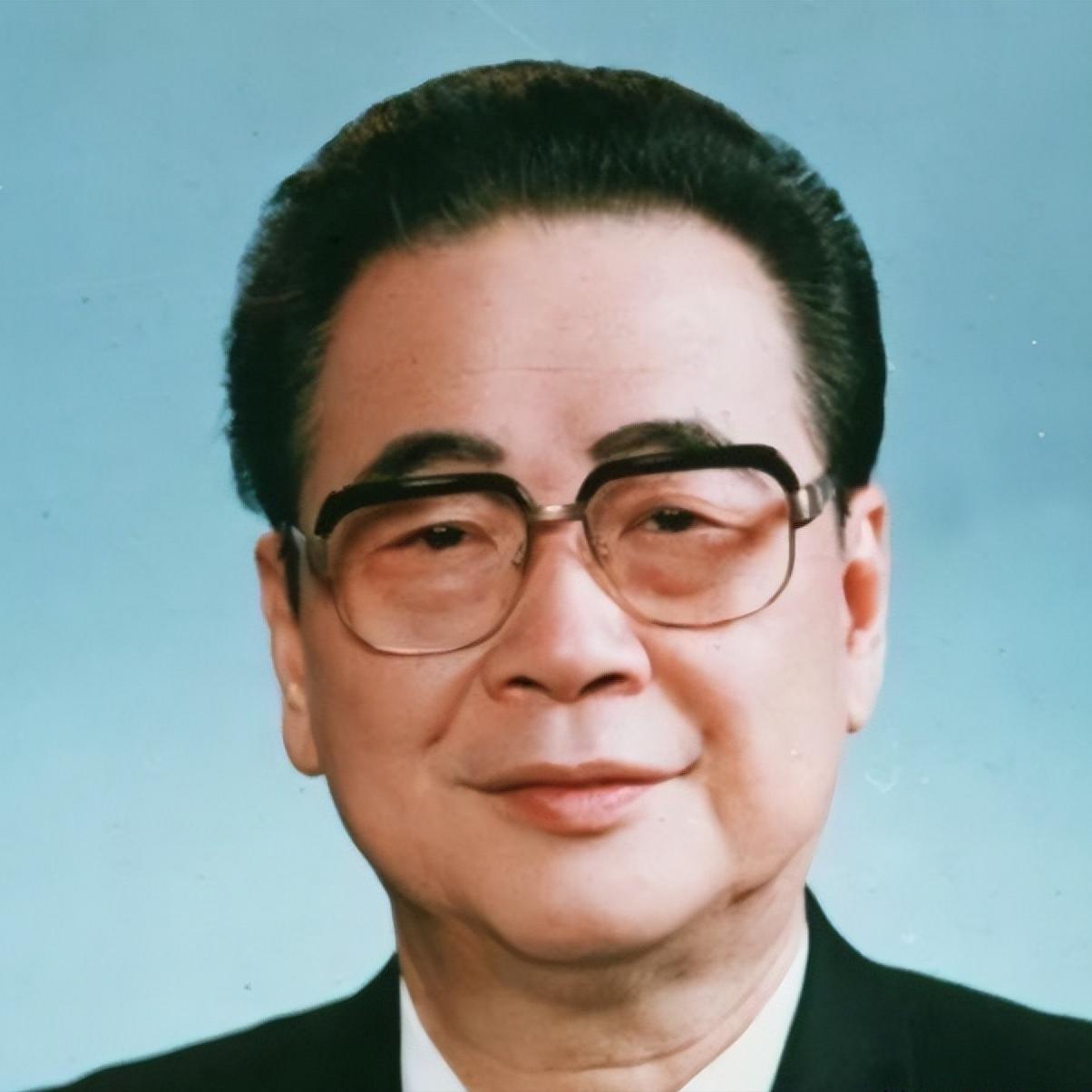 [点赞]1992年7月，邓颖超因病离世，谁知，邓颖超去世前一日说出的是“李鹏”