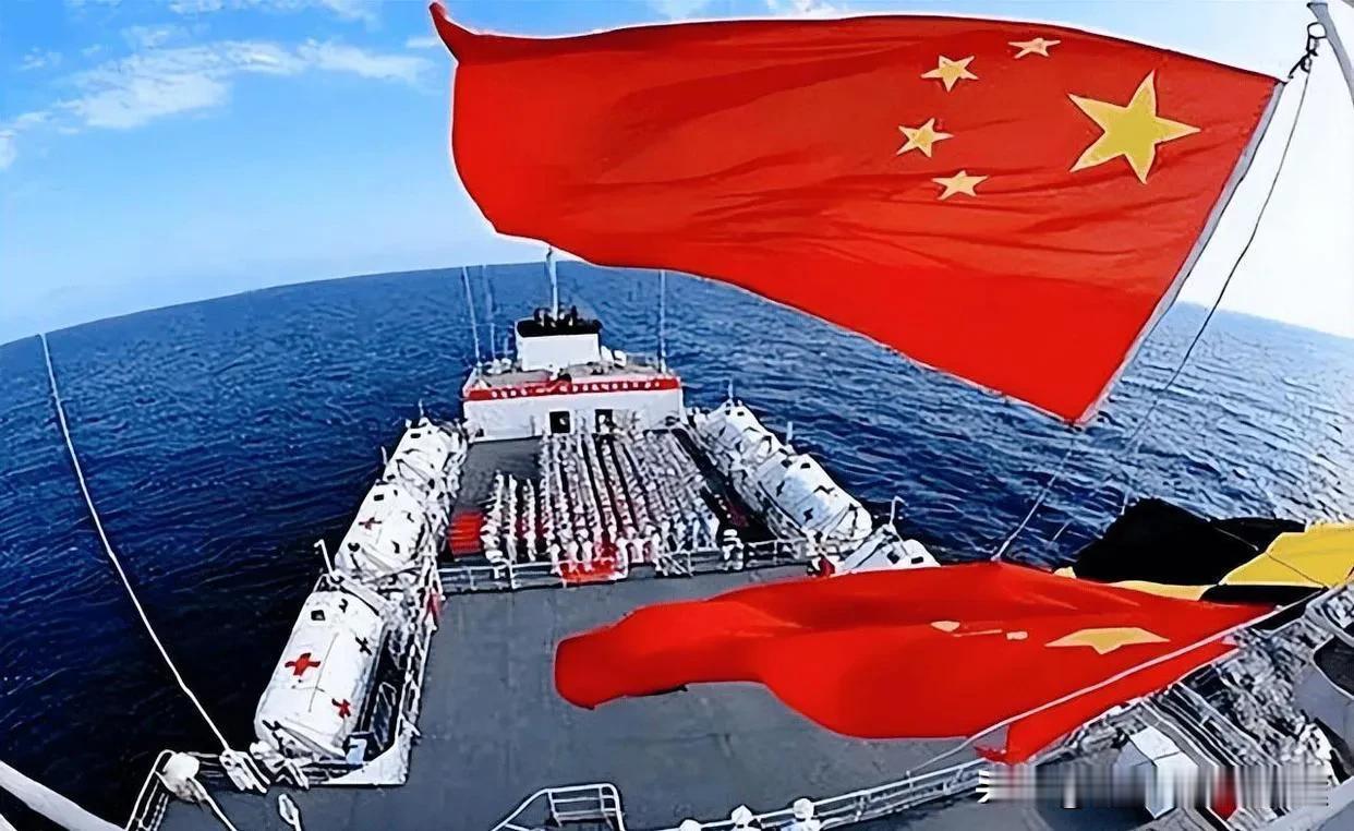 法国航母南海遭围，中国为何按兵不动？真相揭秘！2025年7月，法国“戴高乐